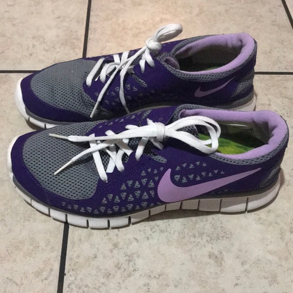 Women’s Nike sneakers - Picture 2 of 4